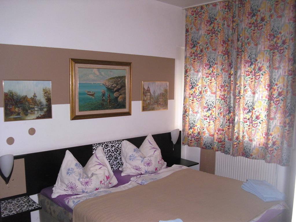 Hotel Landhaus Sechting Duisburg Room photo